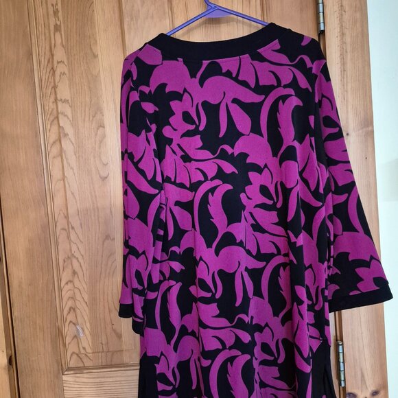 Chico's Travelers Modern Feather Kurta (tunic) Size 3 (XL/16), Fresh Plum. NWT - Picture 2 of 5